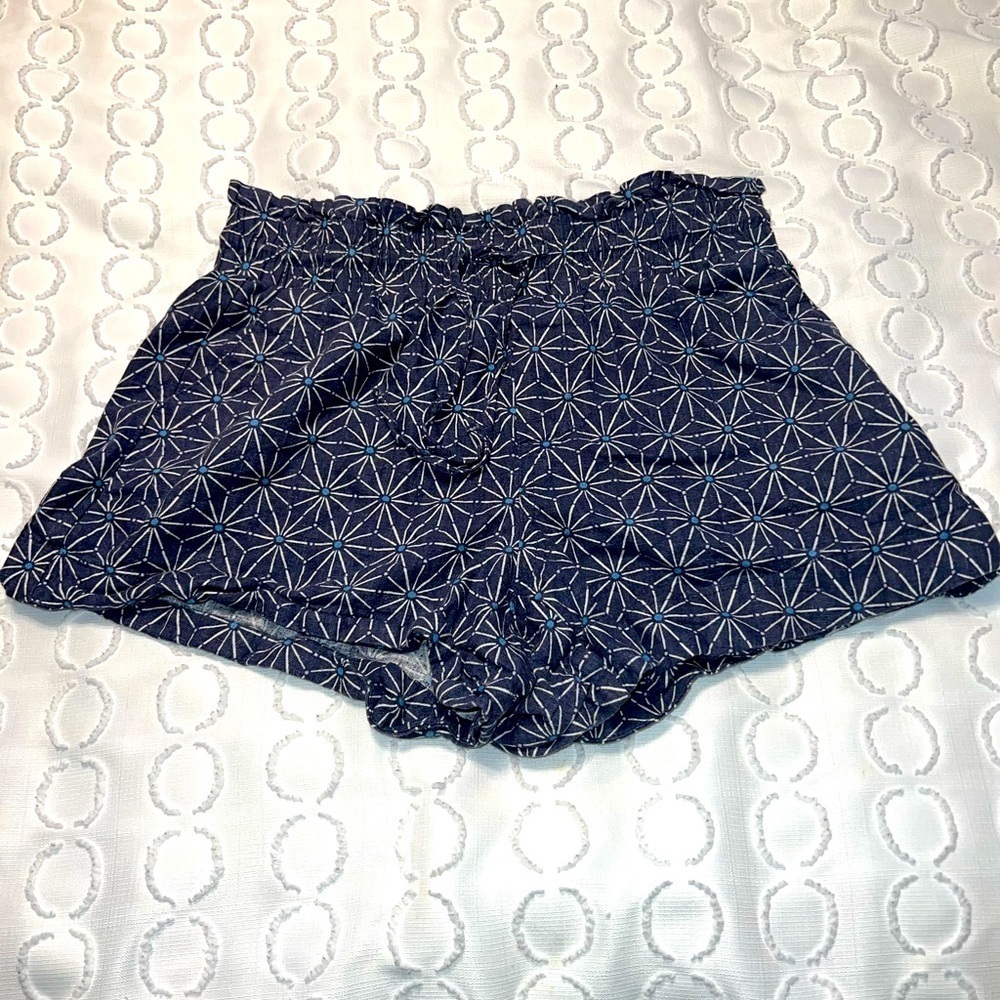 a new day linen shorts size small